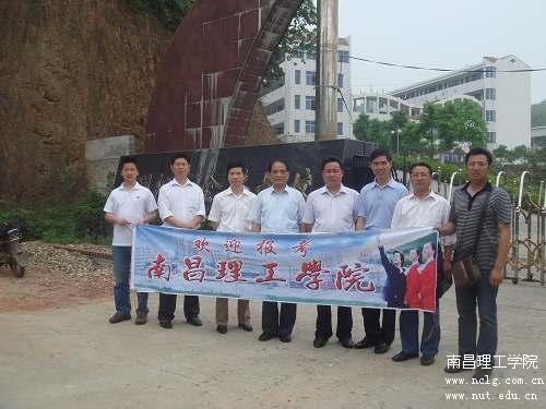 杨国喜院长与浏阳市第二中学签订人才培养合作协议.jpg